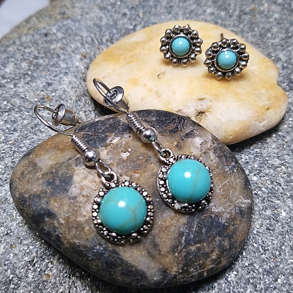 🐞2/$20 Set/3 Silver Color Earrings - Picture 3 of 4